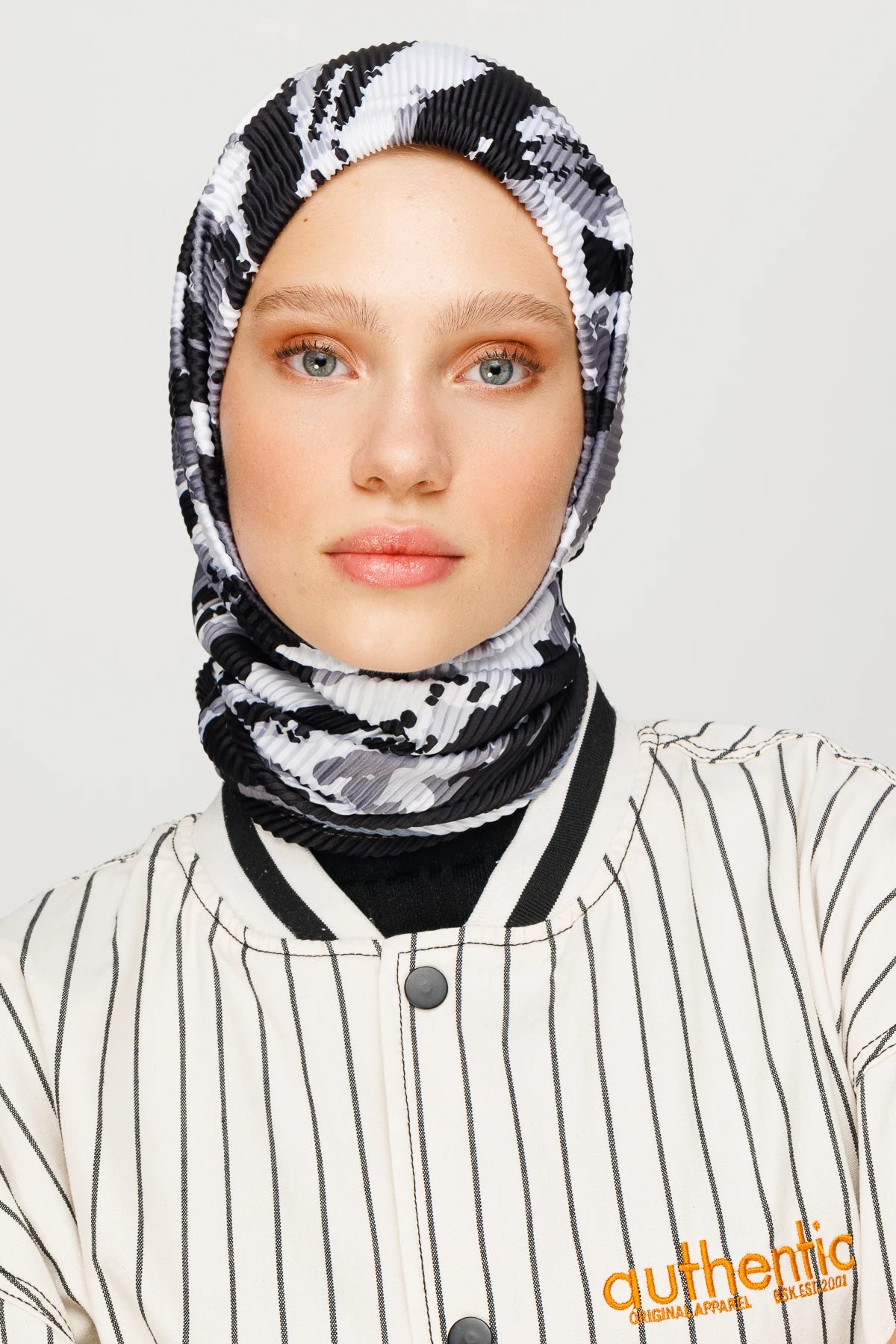 Batik Desen Pilise Eşarp - Siyah