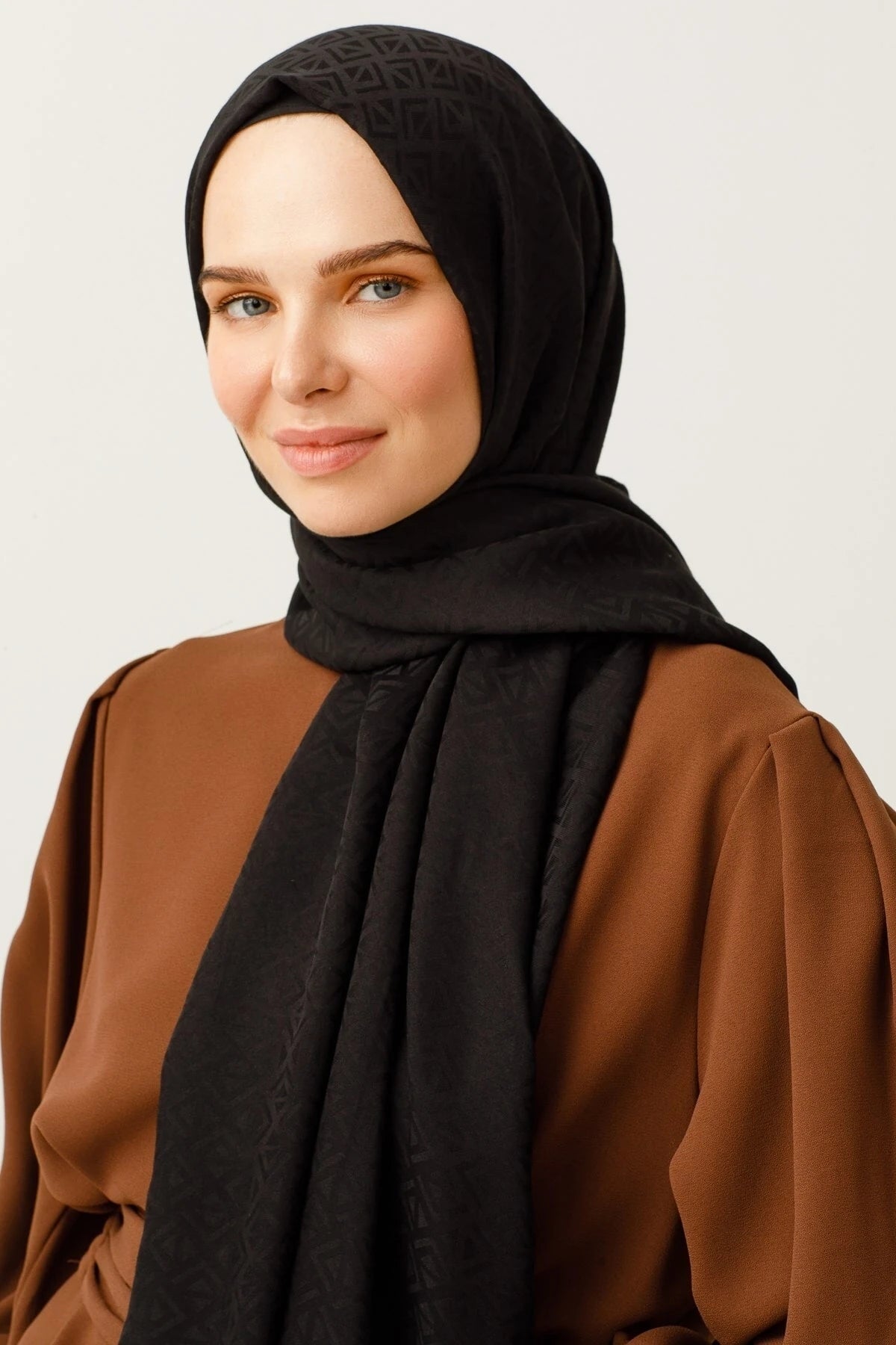 Üçgen Desen Pamuk Jakar Şal - Siyah