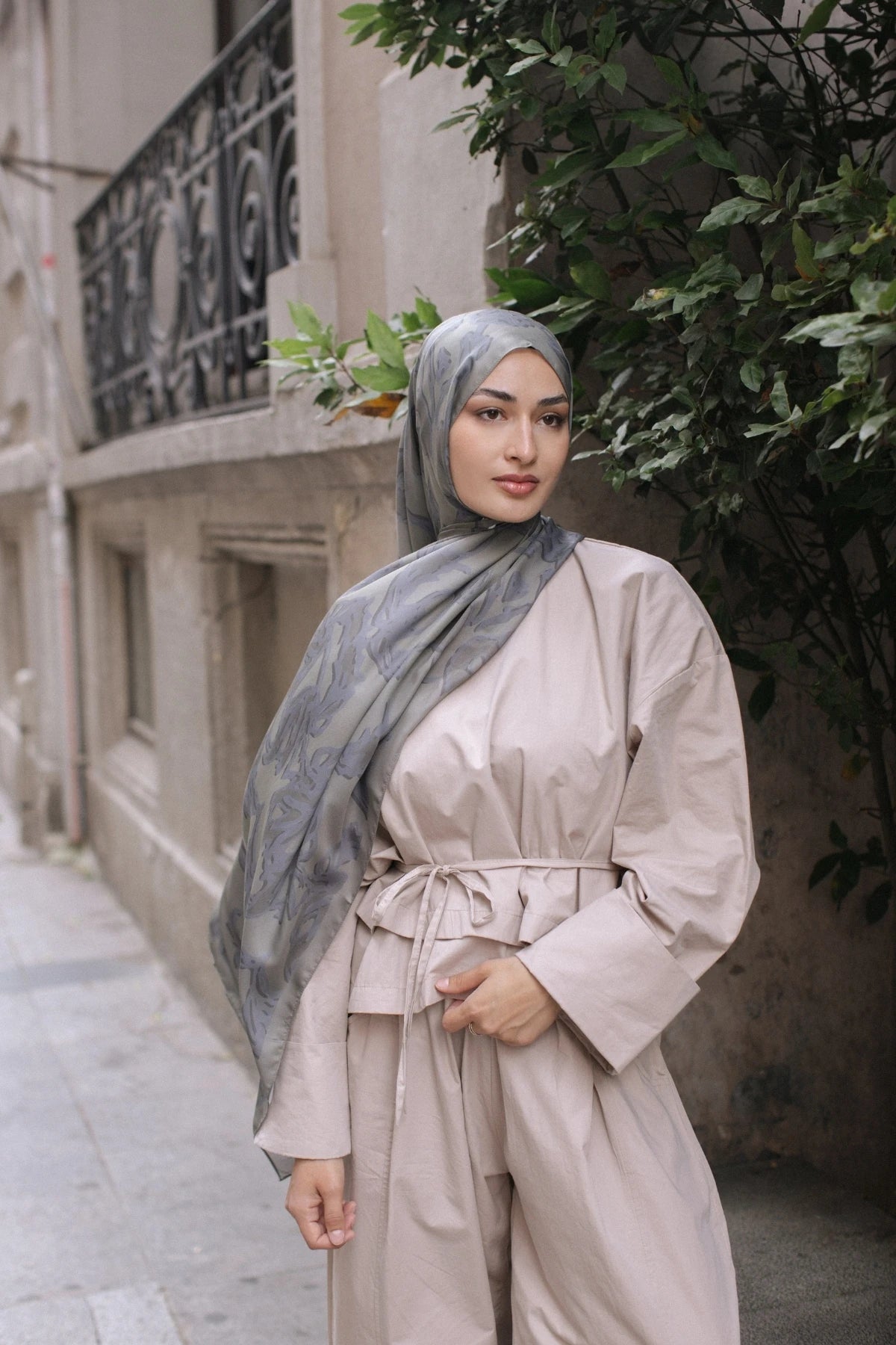 Yaren Desen Sakura İpek Şal - Bej